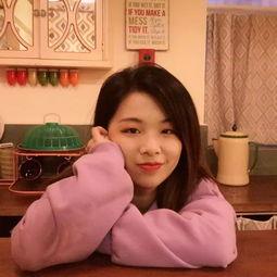 娱乐吃瓜酱第一次谈恋爱,初尝恋爱滋味,甜蜜与苦涩交织的青春篇章